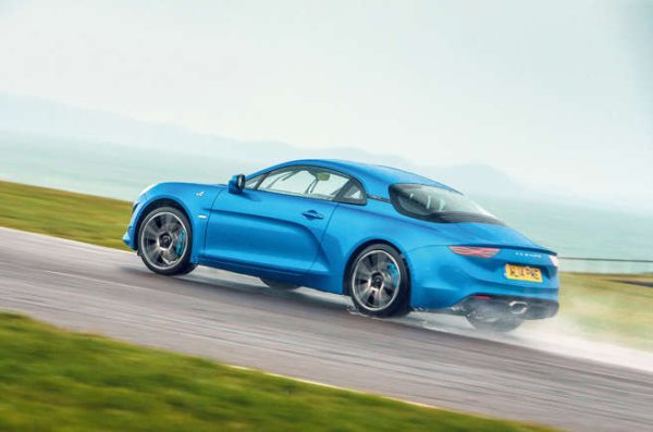 Продължение, което подобри оригинала. И не само - промени начина, по който светът мислеше за дизайна на спортни автомобили. Една от много малкото истински икони на нашата епоха и един от най-добрите автомобили, създавани от французи досега.